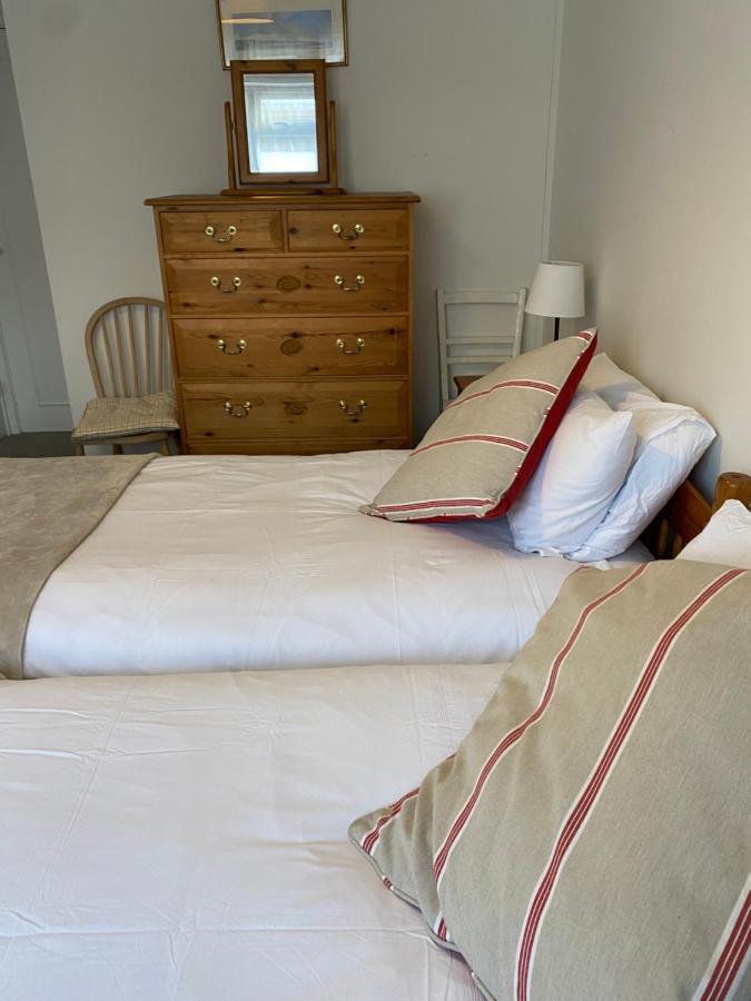 Trafalgar, Lovely Ground Floor Flat With Outside Patio Garden, Minutes Walk To Seafront Seaview Εξωτερικό φωτογραφία