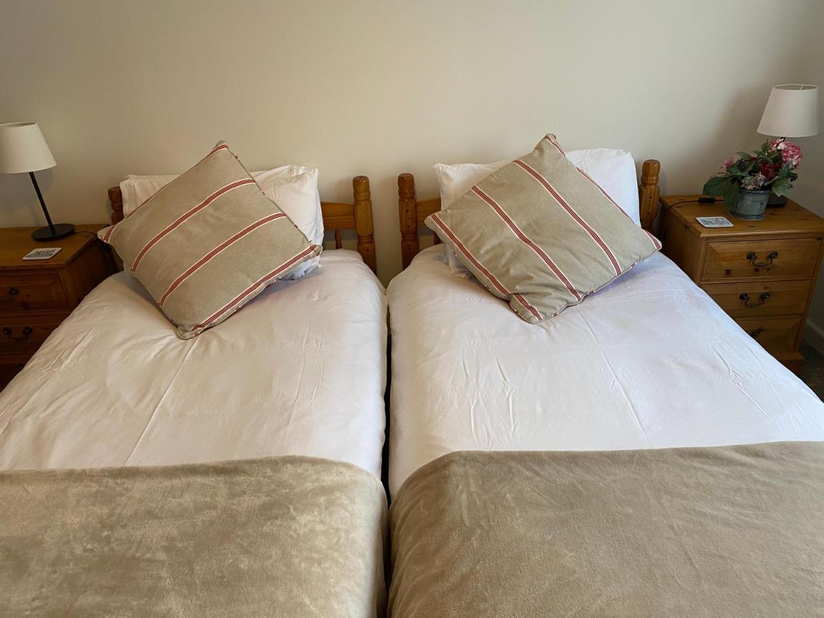 Trafalgar, Lovely Ground Floor Flat With Outside Patio Garden, Minutes Walk To Seafront Seaview Εξωτερικό φωτογραφία